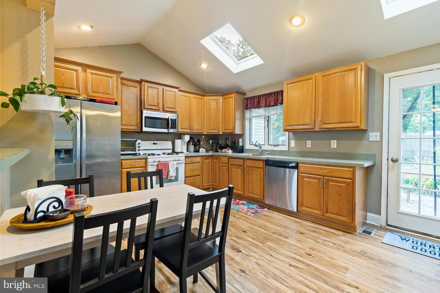 12 Sun Valley Road Hamilton, NJ 08690 - Photo 14 of 26 Kitchen/Eating Area