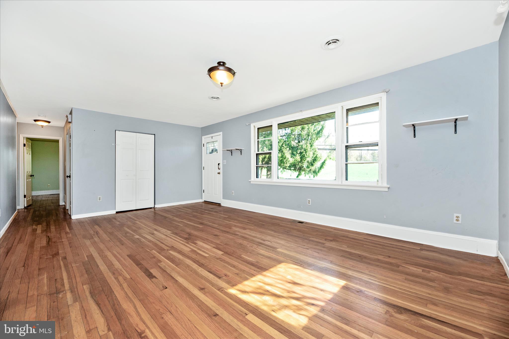1403 Streaker Road Sykesville, MD 21784 - Photo 6 of 57 Living Room