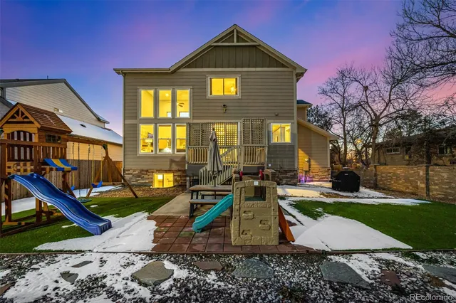 a view of a house with backyard and trees