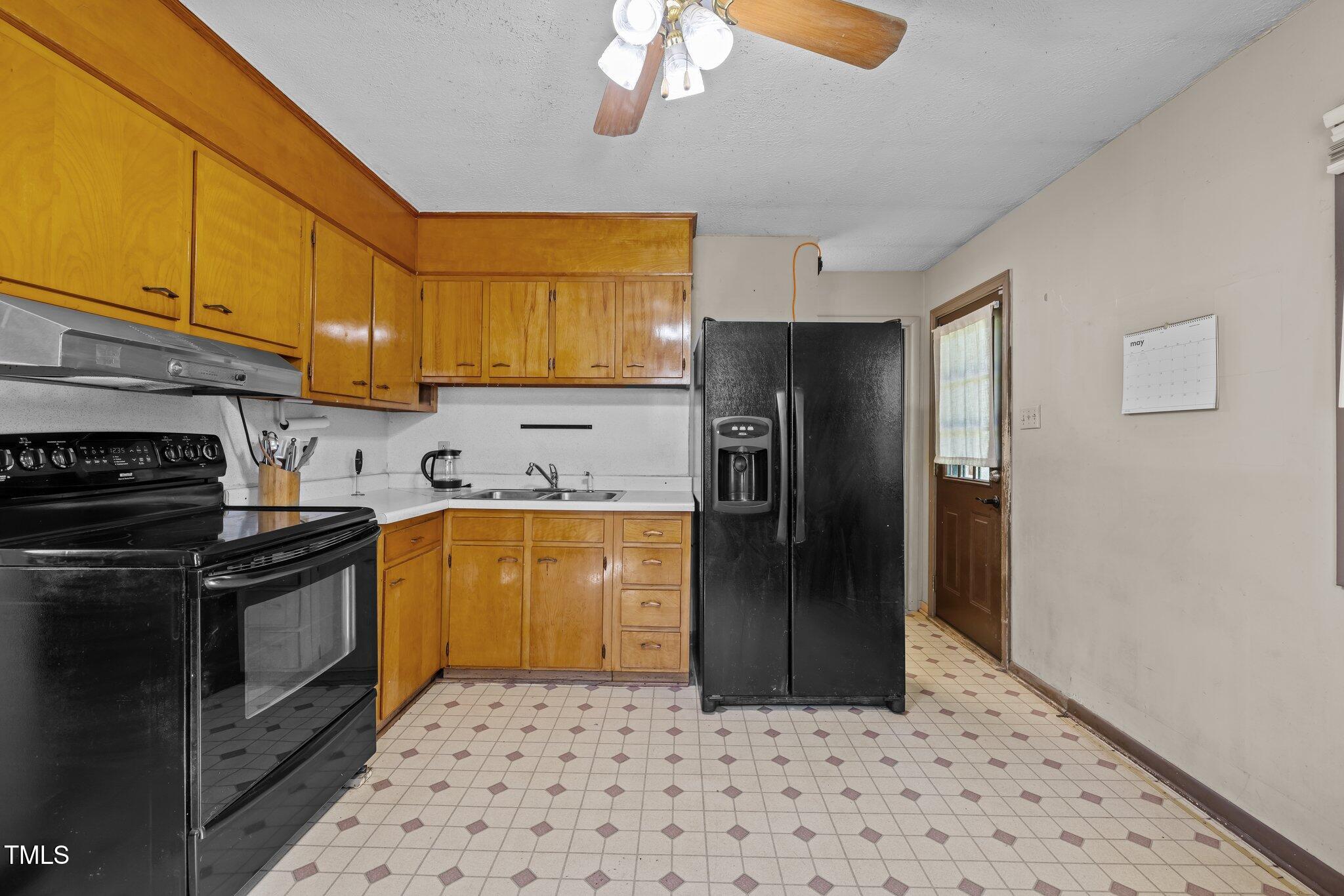 1507 Ridgeway Avenue Durham, NC 27701 - Photo 6 of 34 8-web-or-mls-5Z8A3121