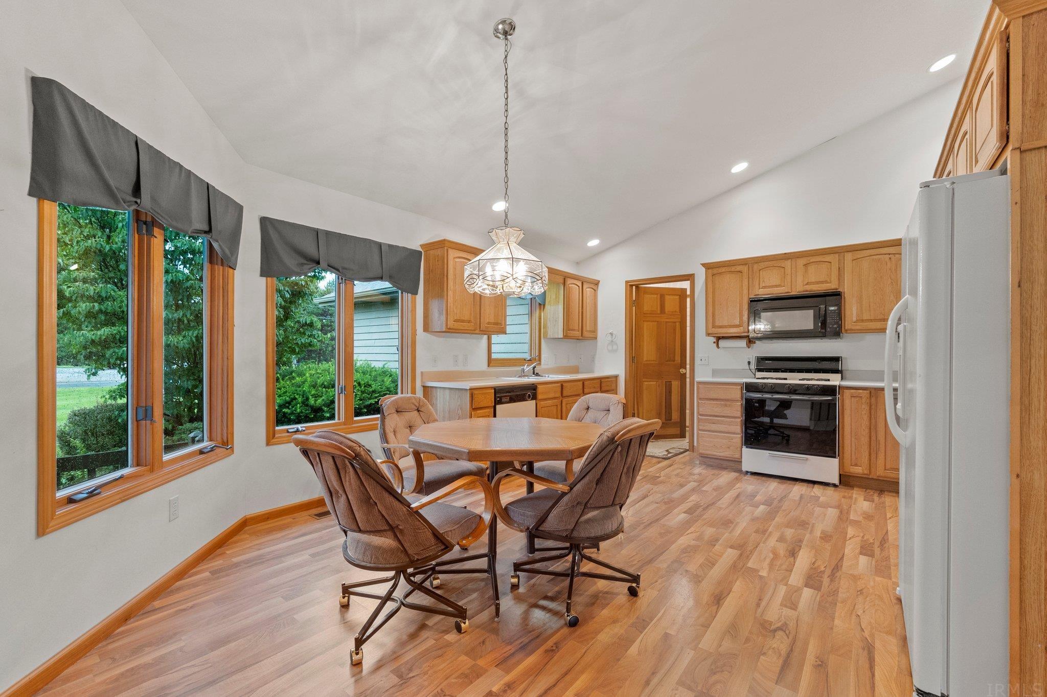 3795 West Landis Road Angola, IN 46703 - Photo 4 of 33 Gallery Image 4