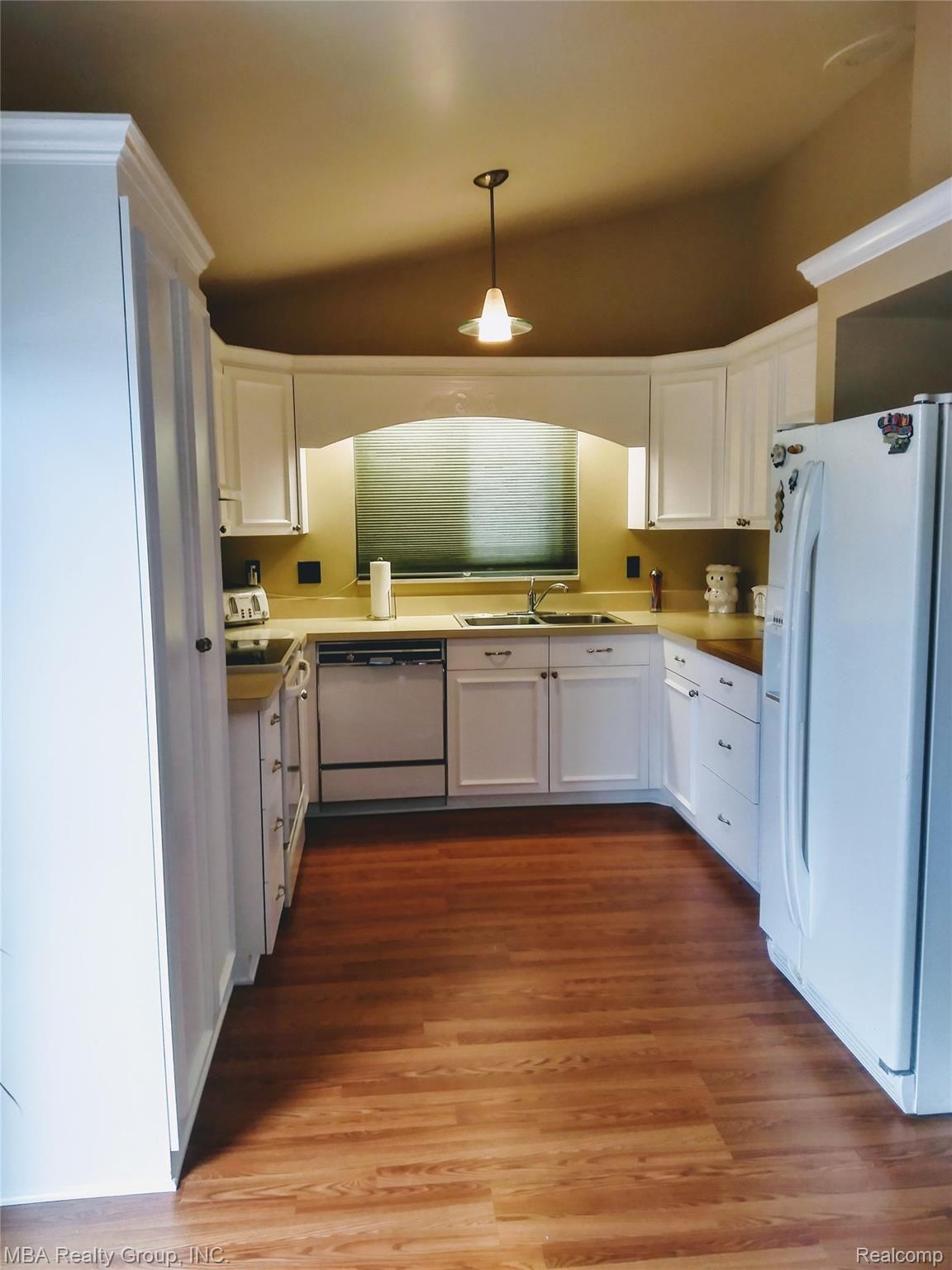 22181 Hall Road Trenton, MI 48183 - Photo 13 of 24 20190813_163738_HDR.jpg