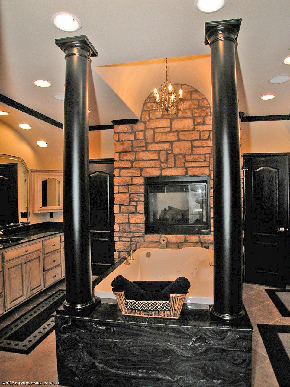 9201 Rj Drive Amarillo, TX 79119 - Photo 13 of 15 Master Bathroom