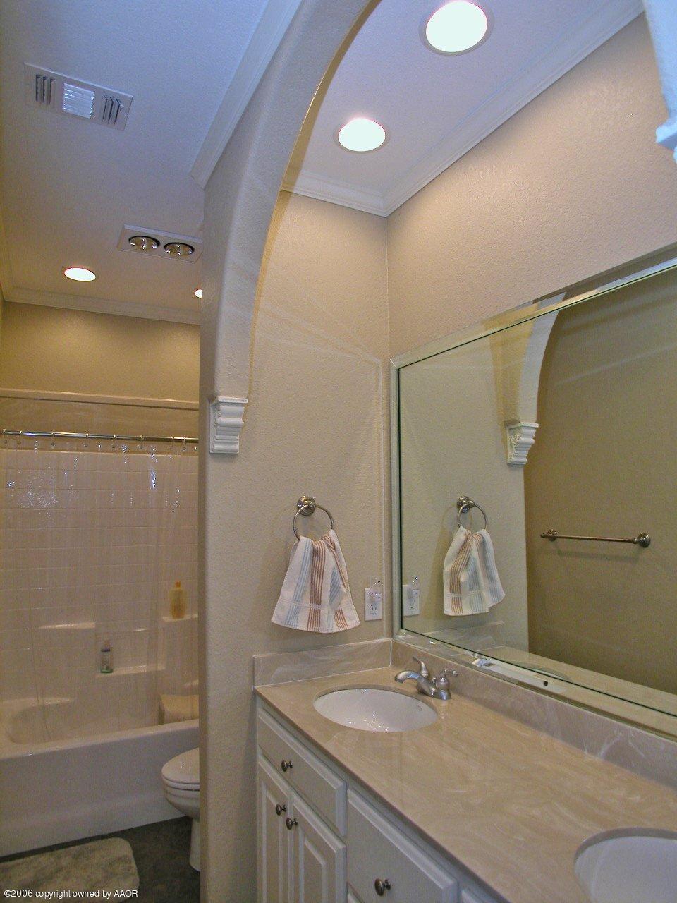 9201 Rj Drive Amarillo, TX 79119 - Photo 14 of 15 Bathroom