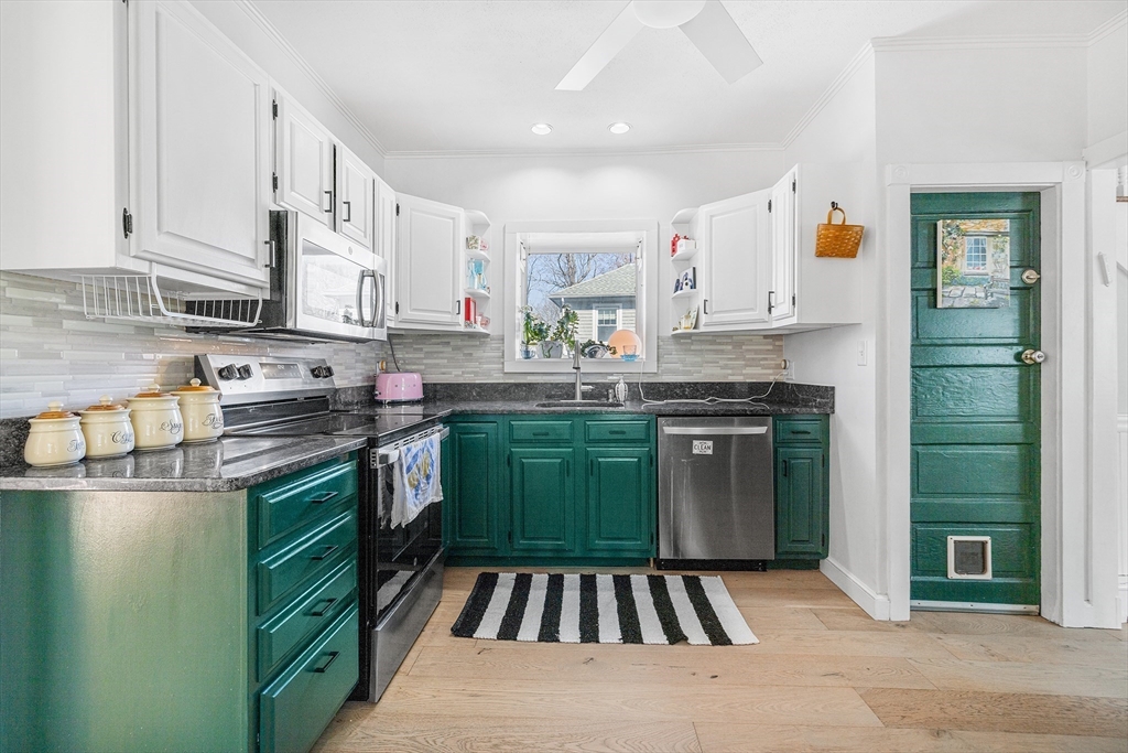 17 Vale Road Wakefield, MA 01880 - Photo 2 of 25