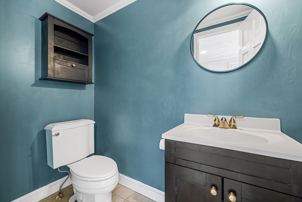 17 Vale Road Wakefield, MA 01880 - Photo 7 of 25