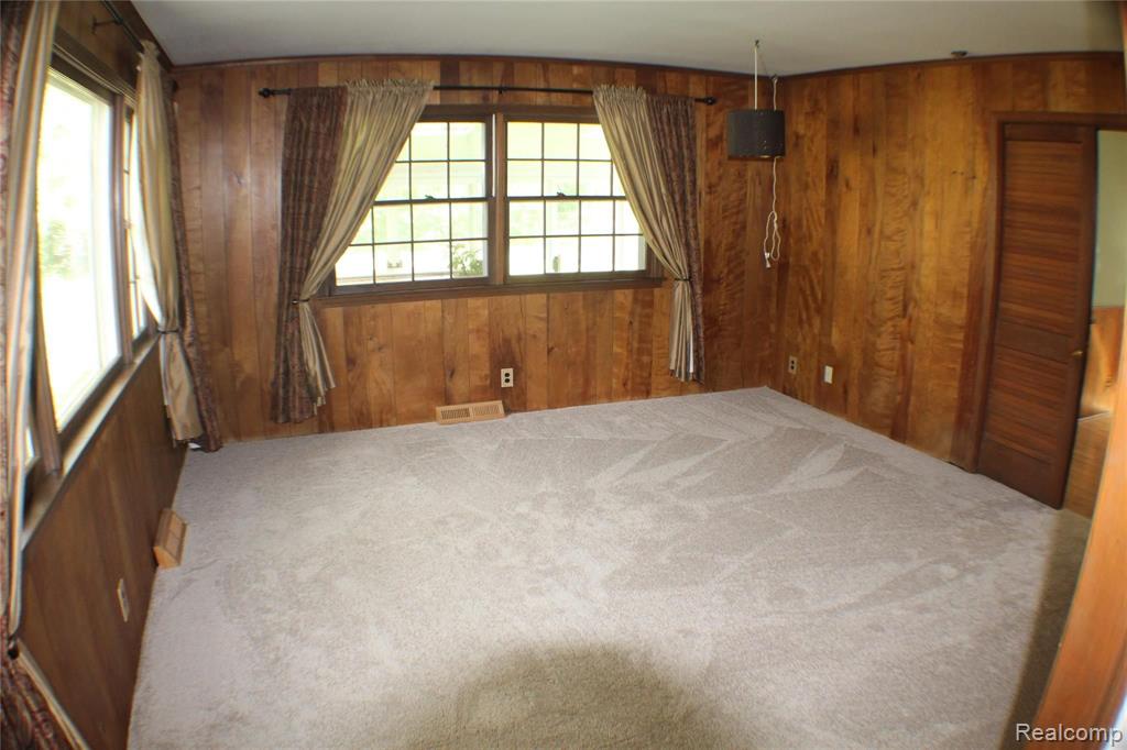 27820 Rackham Drive Lathrup Village, MI 48076 - Photo 15 of 31