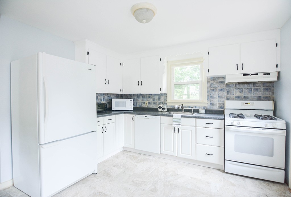 37 Mission Road Chelmsford, MA 01863 - Photo 2 of 11