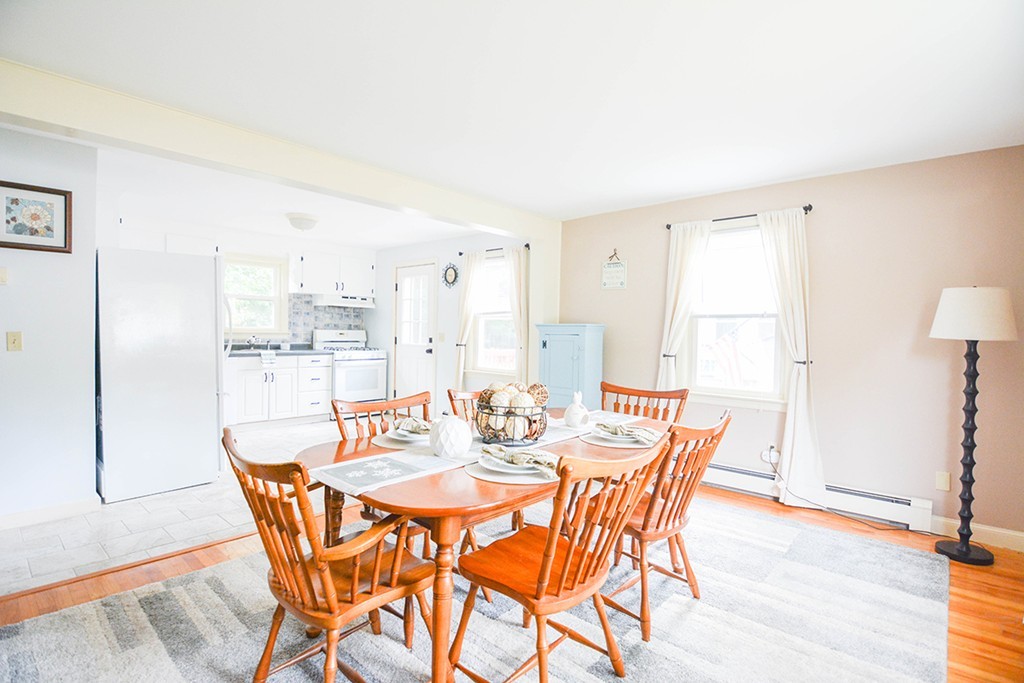 37 Mission Road Chelmsford, MA 01863 - Photo 3 of 11