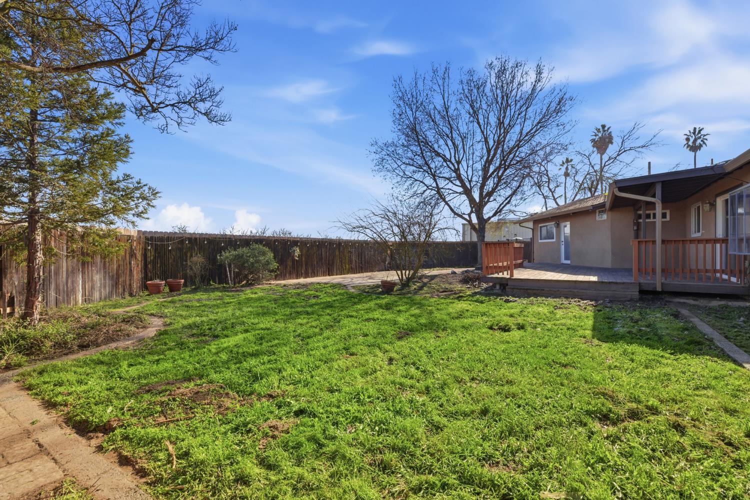 4224 Griffin Road Hughson, CA 95326 - Photo 32 of 46 a backyard of a house with lots of green space
