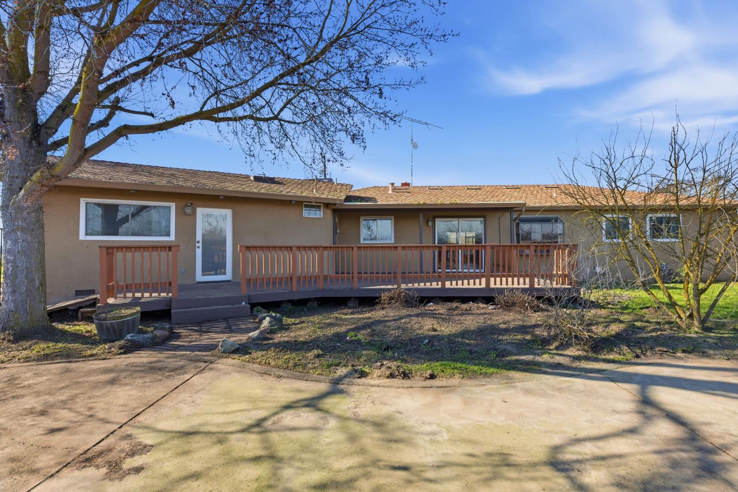4224 Griffin Road Hughson, CA 95326 - Photo 34 of 46 a view of a house with a yard