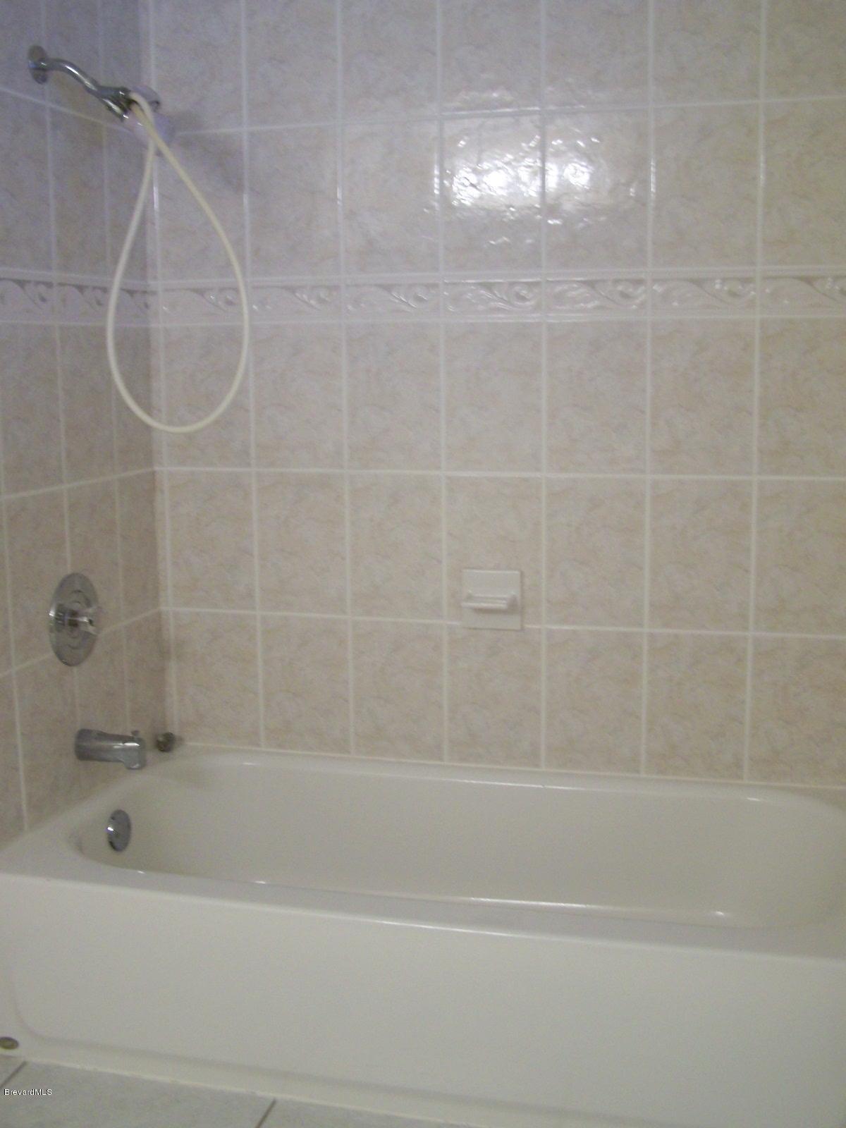 2405 Anchor Road Southeast Palm Bay, FL 32909 - Photo 11 of 18 Guest Shower/Tub