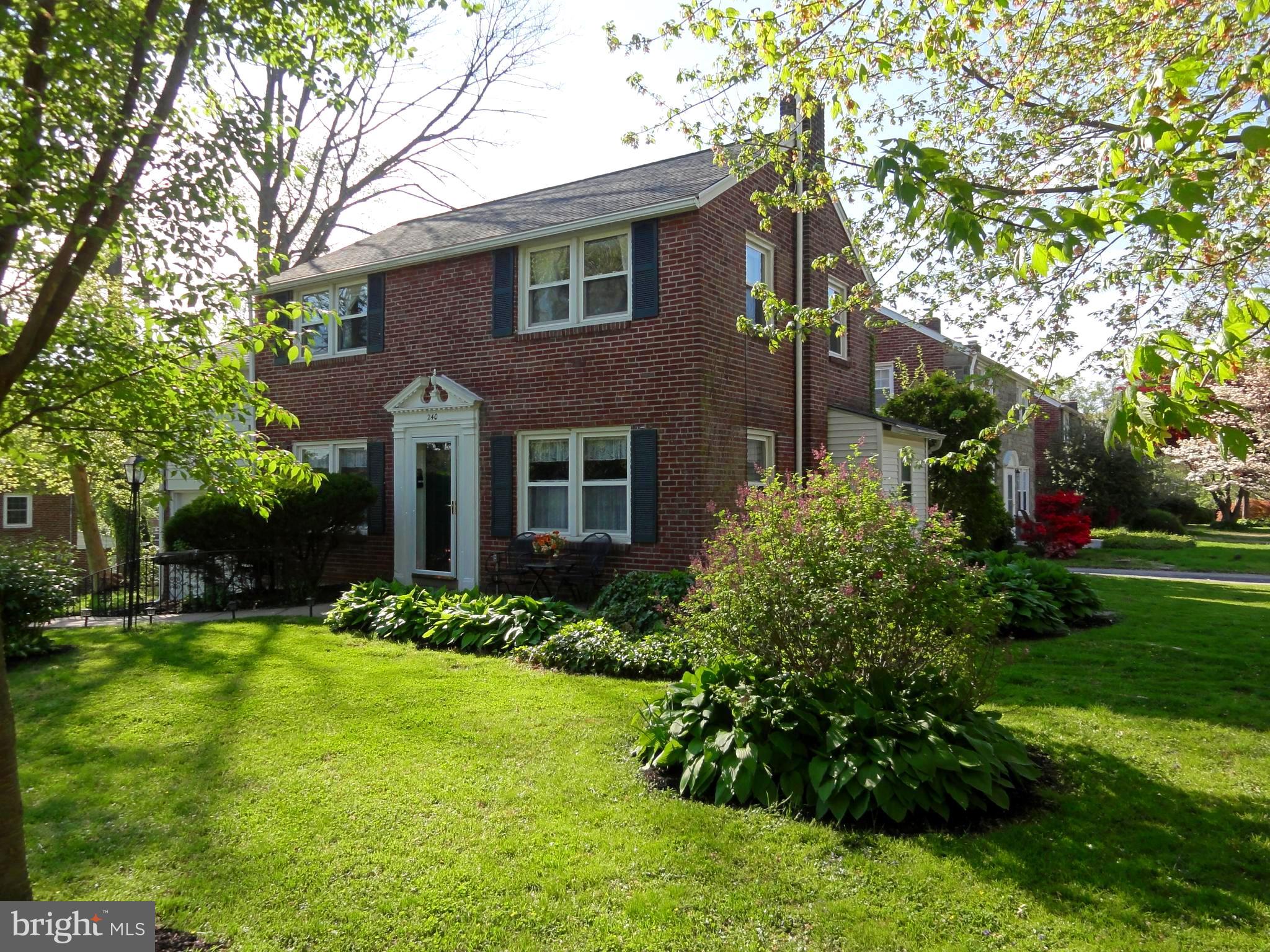 240 Crosshill Road Wynnewood, PA 19096 - Photo 2 of 38