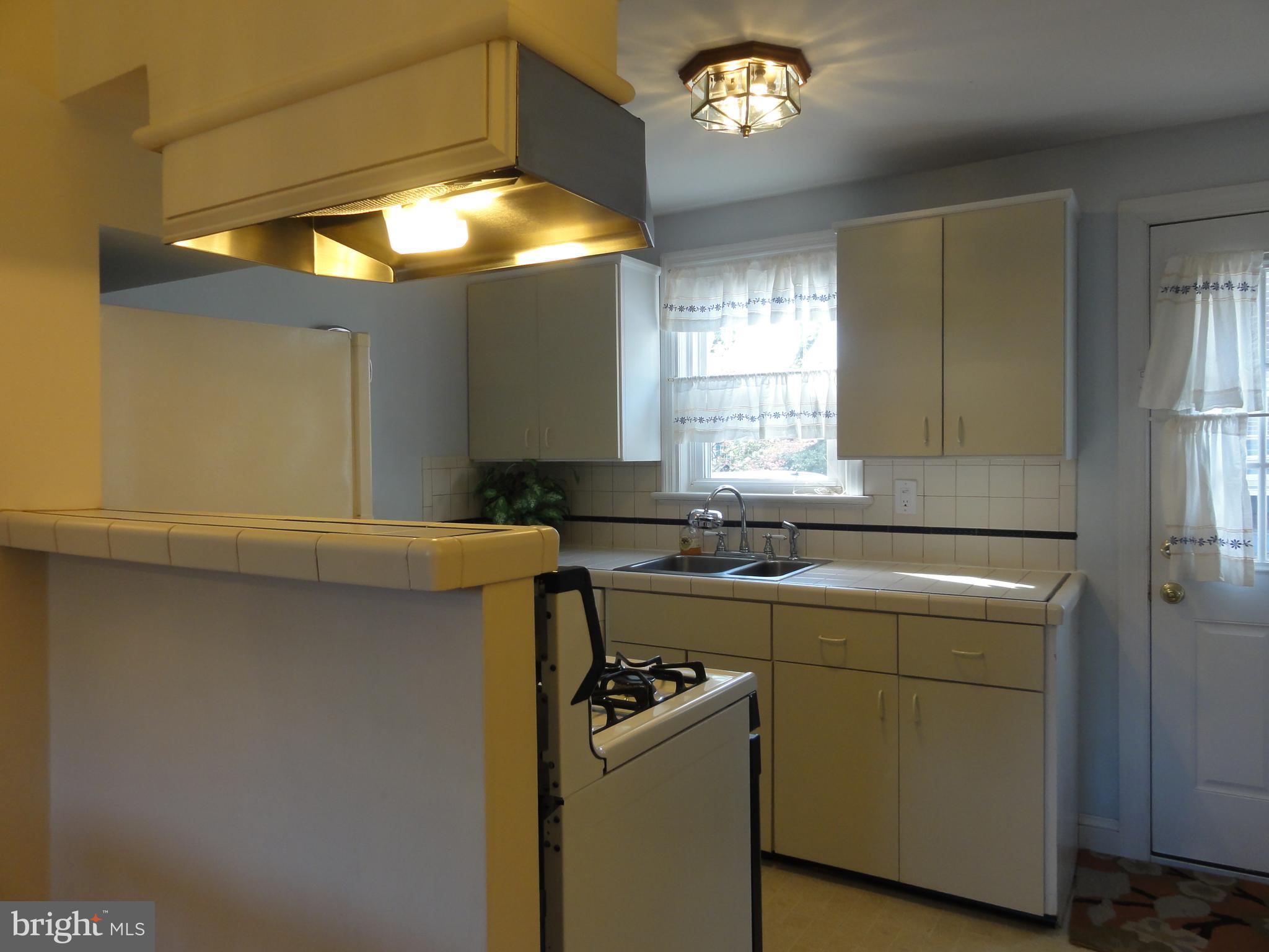 240 Crosshill Road Wynnewood, PA 19096 - Photo 15 of 38