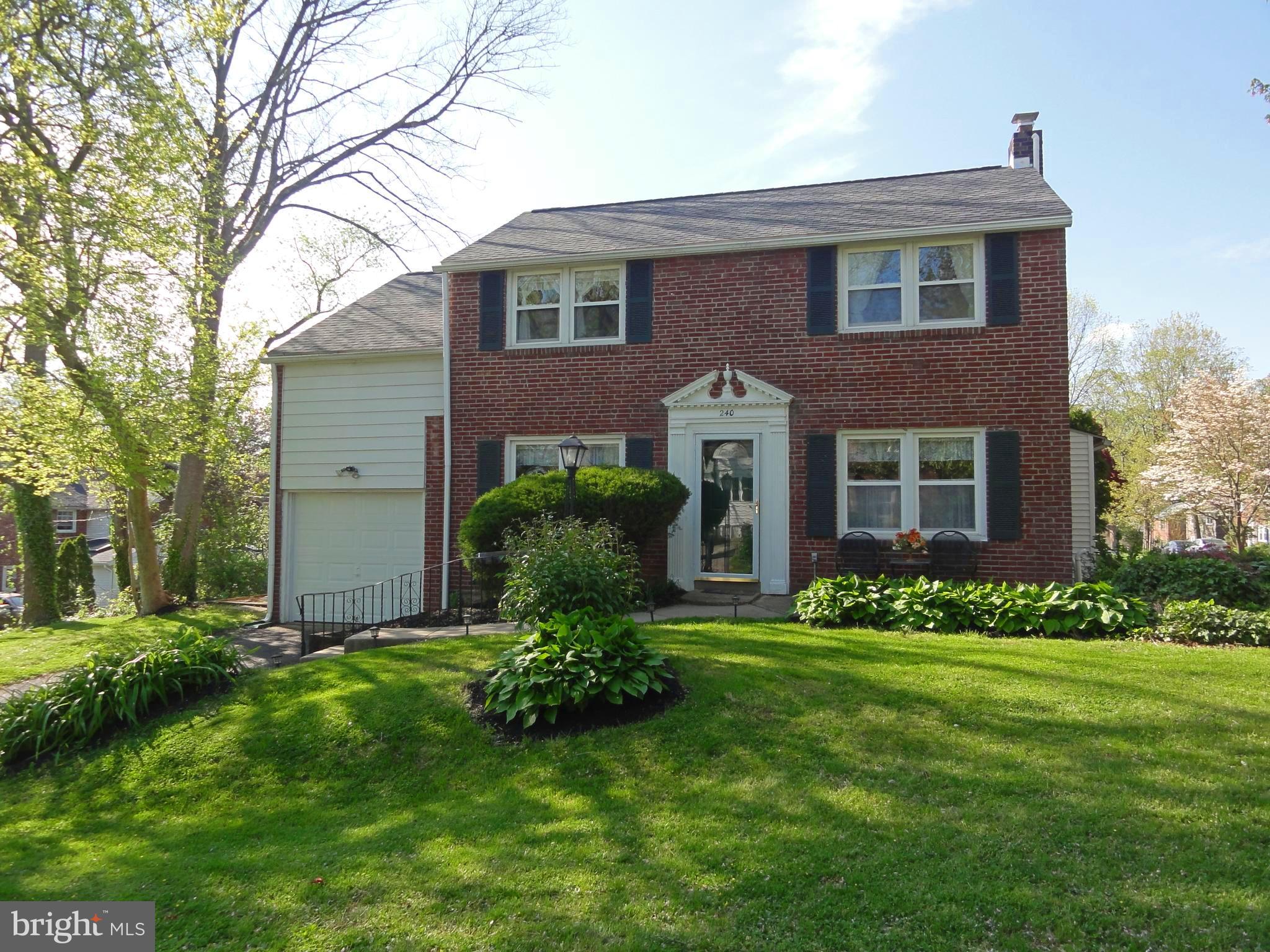 240 Crosshill Road Wynnewood, PA 19096 - Photo 3 of 38