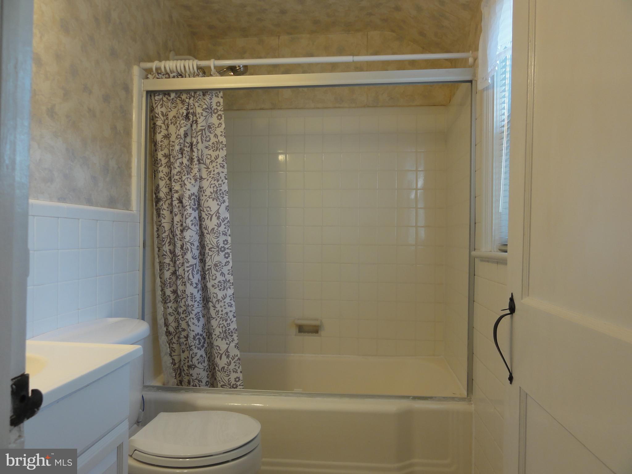 240 Crosshill Road Wynnewood, PA 19096 - Photo 28 of 38