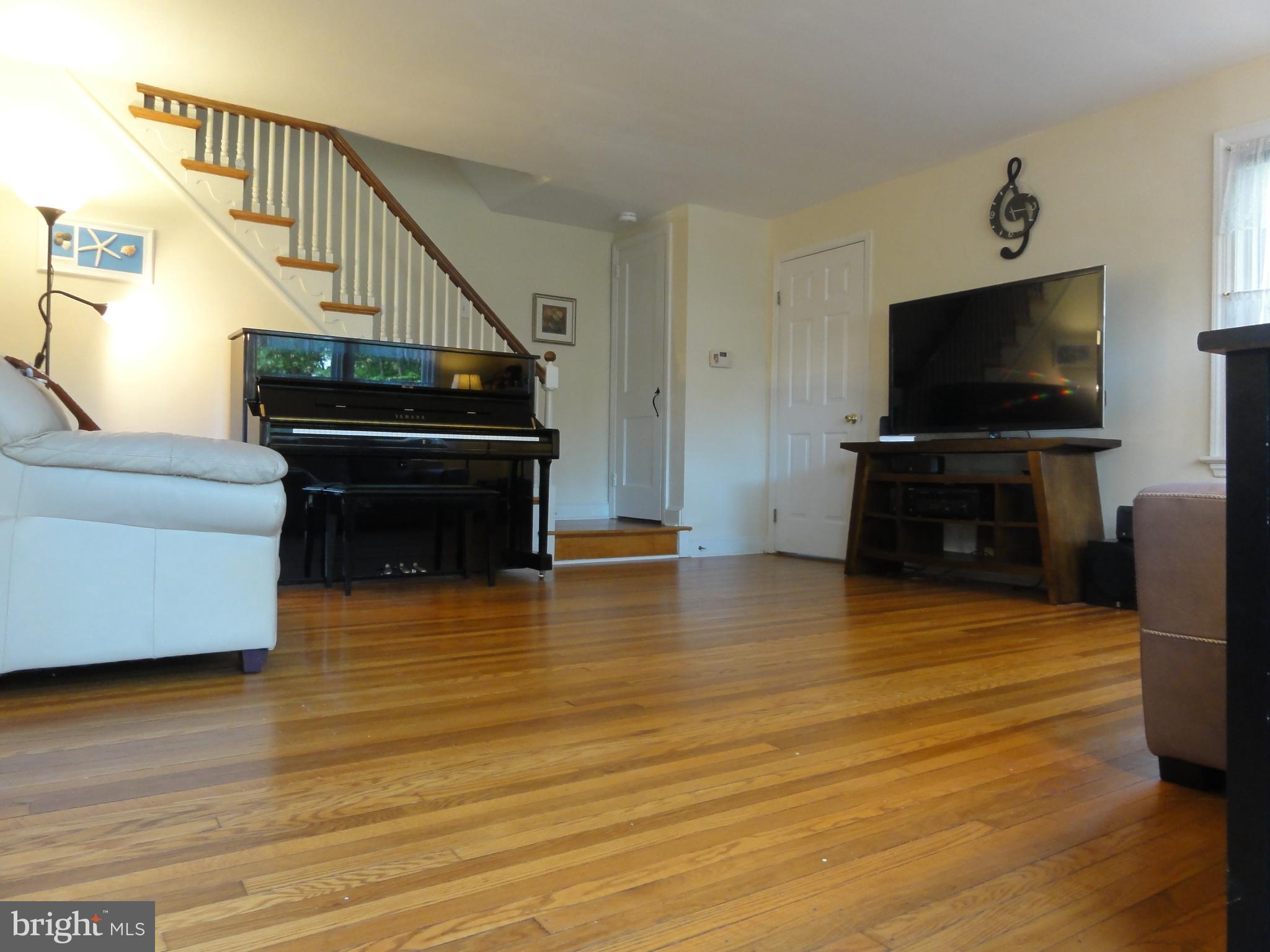 240 Crosshill Road Wynnewood, PA 19096 - Photo 4 of 38