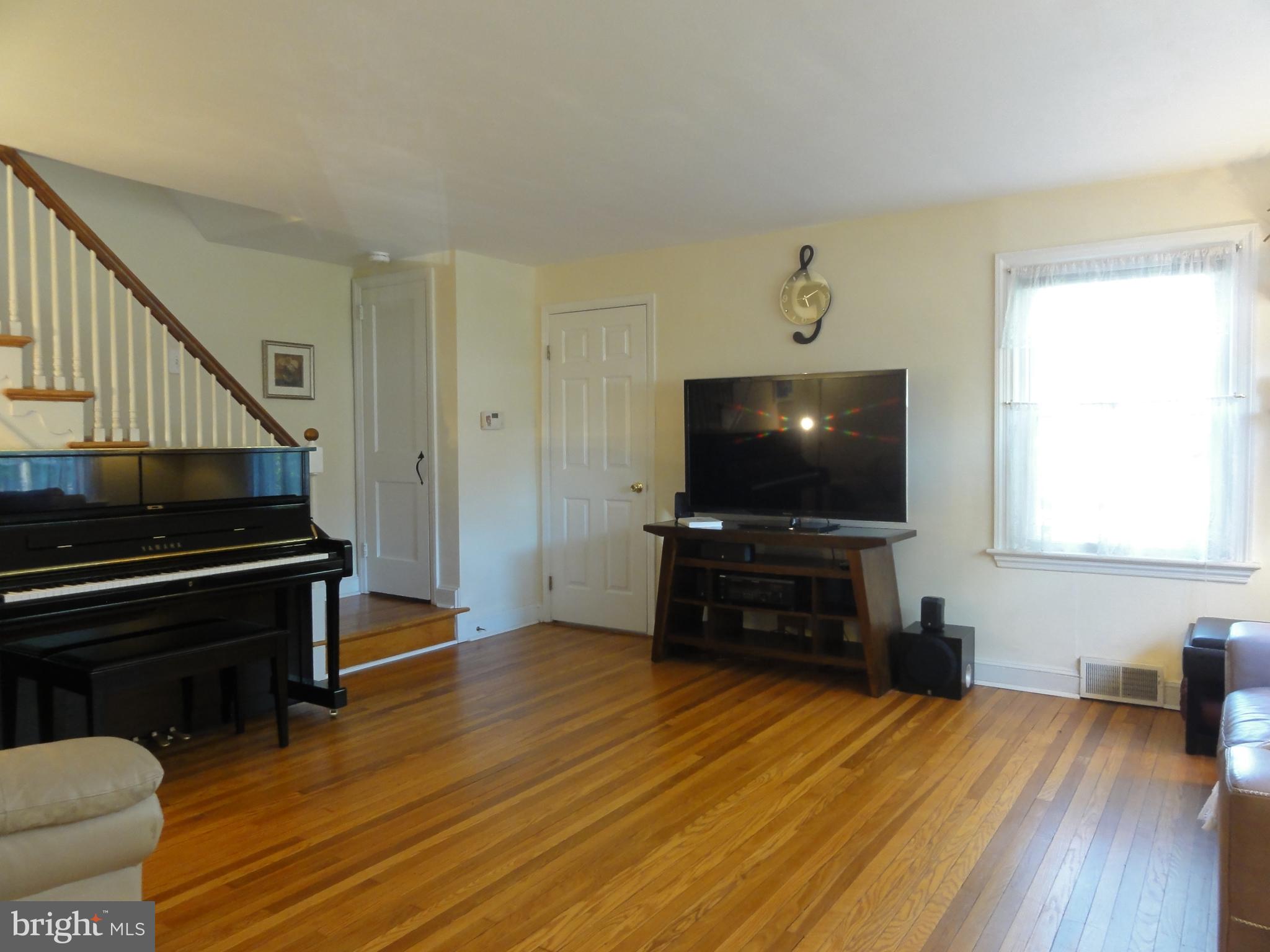 240 Crosshill Road Wynnewood, PA 19096 - Photo 5 of 38