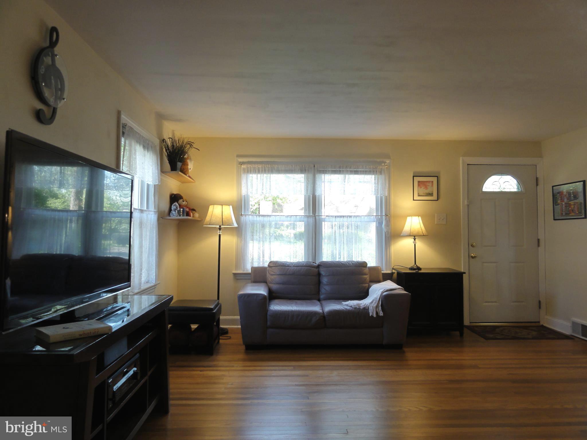 240 Crosshill Road Wynnewood, PA 19096 - Photo 6 of 38