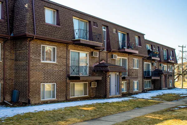 $1,945 | 10457 Dearlove Road, Unit 1A, Glenview, IL 60025