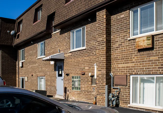 $2,100 | 10457 Dearlove Road, Unit 1A, Glenview, IL 60025