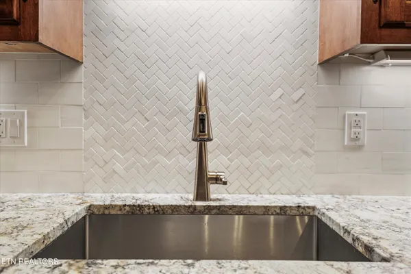 $809,900 | 1826 Peppertree Drive, Alcoa, TN 37701