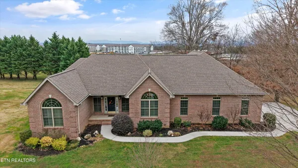 $809,900 | 1826 Peppertree Drive, Alcoa, TN 37701