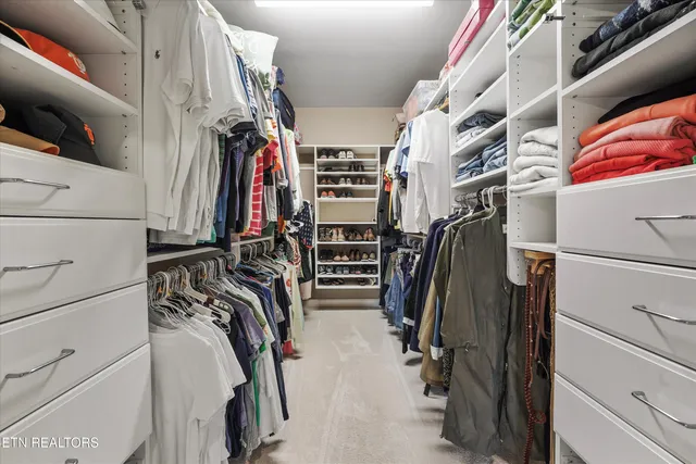 $814,900 | 1826 Peppertree Drive, Alcoa, TN 37701