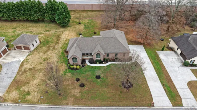 $814,900 | 1826 Peppertree Drive, Alcoa, TN 37701