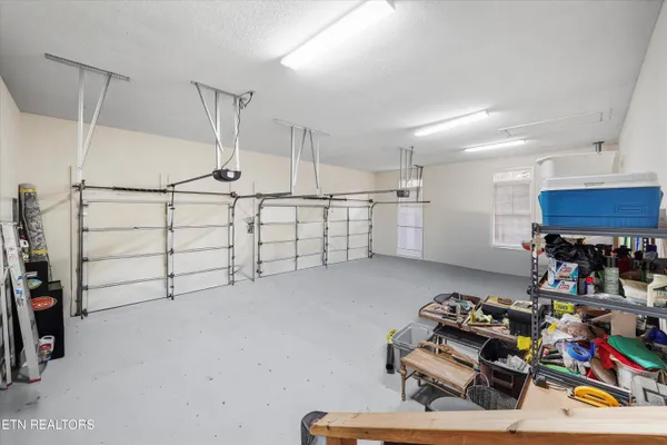 $809,900 | 1826 Peppertree Drive, Alcoa, TN 37701