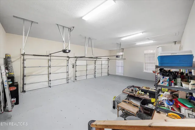 $814,900 | 1826 Peppertree Drive, Alcoa, TN 37701