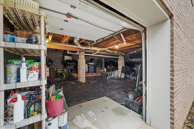 $814,900 | 1826 Peppertree Drive, Alcoa, TN 37701