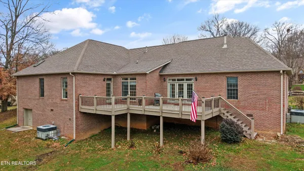 $809,900 | 1826 Peppertree Drive, Alcoa, TN 37701