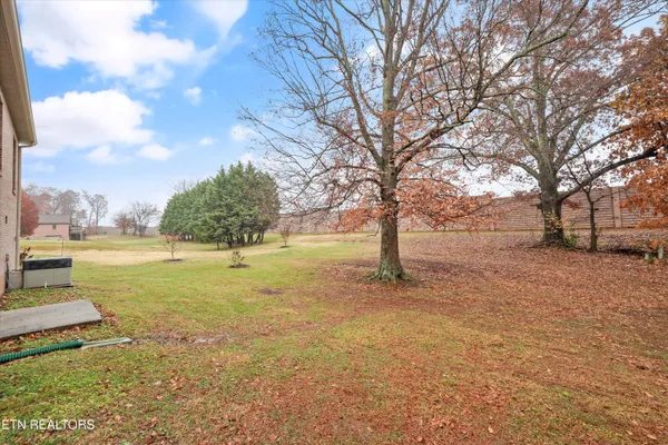 $809,900 | 1826 Peppertree Drive, Alcoa, TN 37701