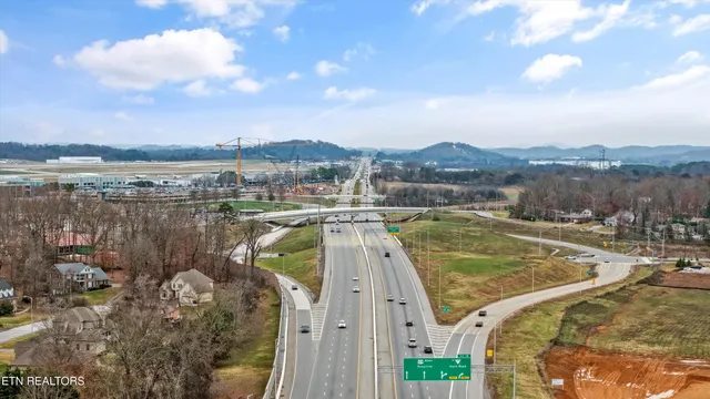 $814,900 | 1826 Peppertree Drive, Alcoa, TN 37701