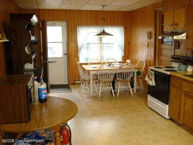 1113 Fern Road Pocono Summit, PA 18346 - Photo 3 of 9 Eat-In Kitjchen