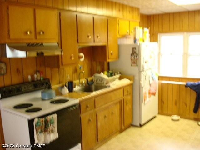 1113 Fern Road Pocono Summit, PA 18346 - Photo 4 of 9 Kitchen