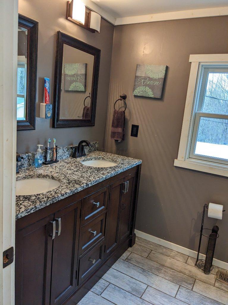 1550 Frame Road Zanesville, OH 43701 - Photo 14 of 27 Master bath