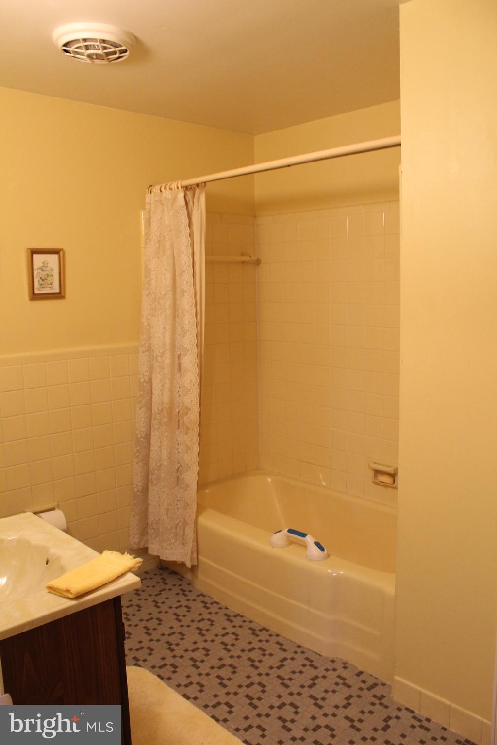 1205 Forge Road Cherry Hill, NJ 08034 - Photo 19 of 22 Full Bathroom