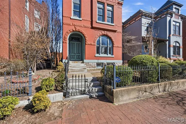 $225,000 | 2347 Albion Place, Unit A, St. Louis, MO 63104