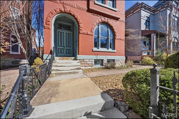 $225,000 | 2347 Albion Place, Unit A, St. Louis, MO 63104