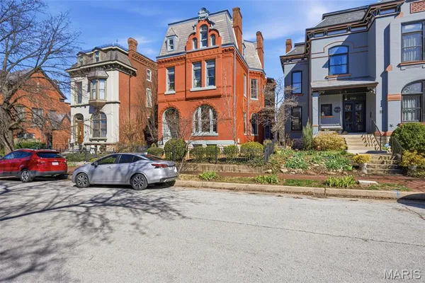 $225,000 | 2347 Albion Place, Unit A, St. Louis, MO 63104