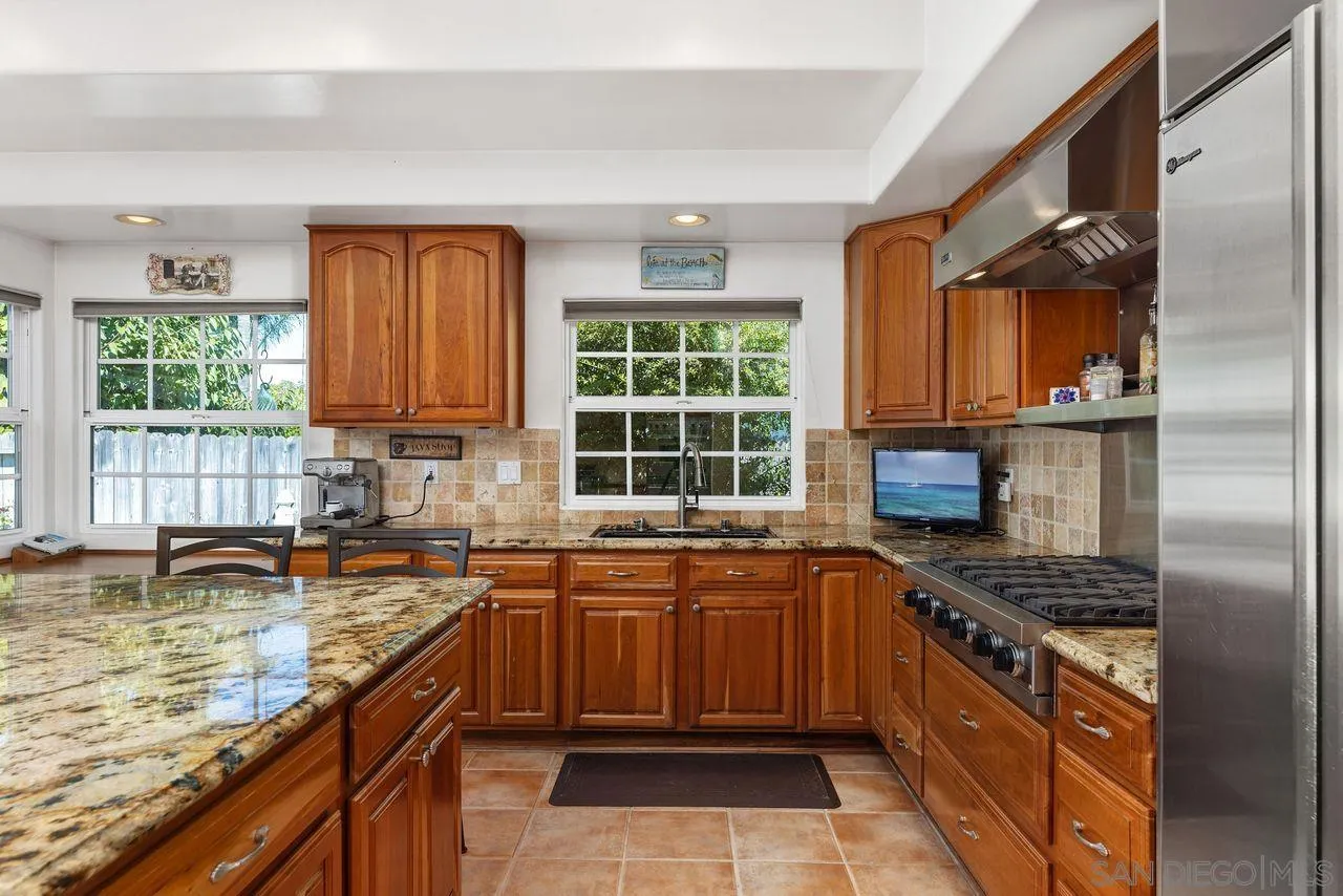 252 Cerro Street Encinitas, CA 92024 - Photo 12 of 30 Gallery Image 12