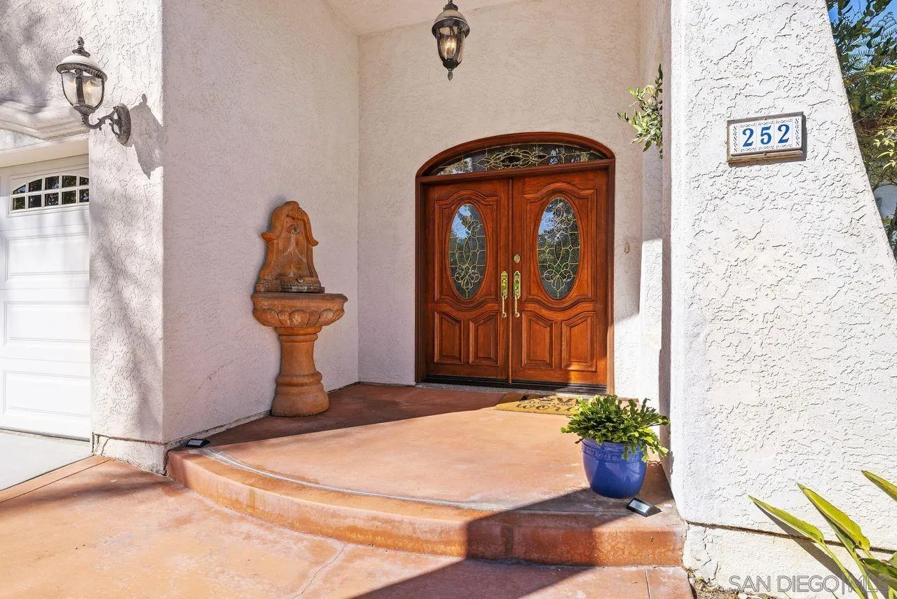 252 Cerro Street Encinitas, CA 92024 - Photo 3 of 30 Gallery Image 3