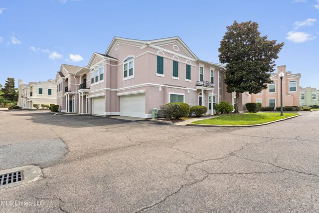 $294,900 | 2252 Beach Drive, Unit 606, Gulfport, MS 39507