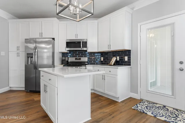 $294,900 | 2252 Beach Drive, Unit 606, Gulfport, MS 39507