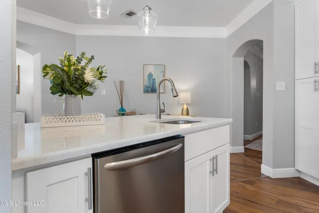 $294,900 | 2252 Beach Drive, Unit 606, Gulfport, MS 39507