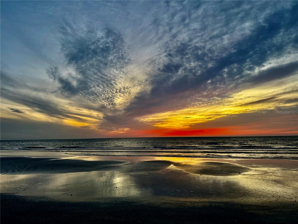 1004 Connecticut Road Tarpon Springs, FL 34689 - Photo 57 of 57 a view of an ocean and sunset