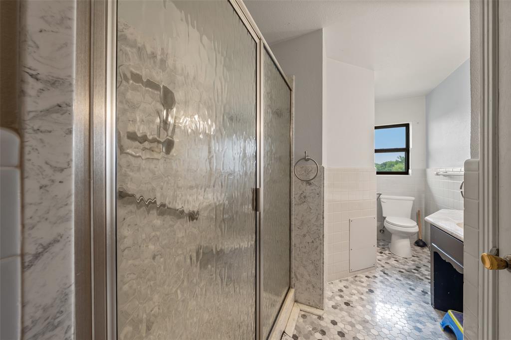 608 West Spring Street West, TX 76691 - Photo 14 of 27 a bathroom with a toilet and a shower