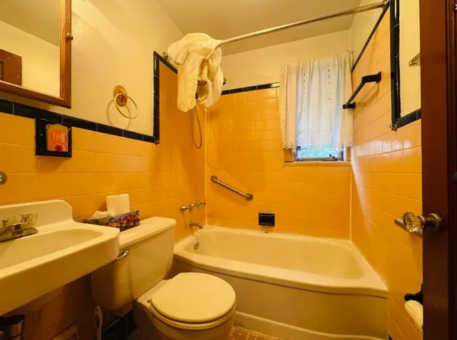 $1,200 | 43 Howard Avenue, Unit RIGHT, Binghamton, NY 13904